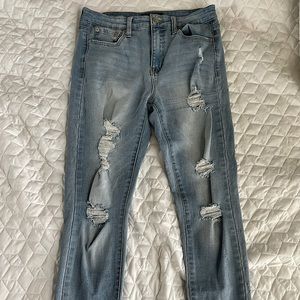 •HIGH RISE• Women’s Aeropostale Jeans. Light Wash with holes.